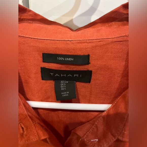 Tahari Burnt Orange top w/ Pearl Buttons - Picture 3 of 4